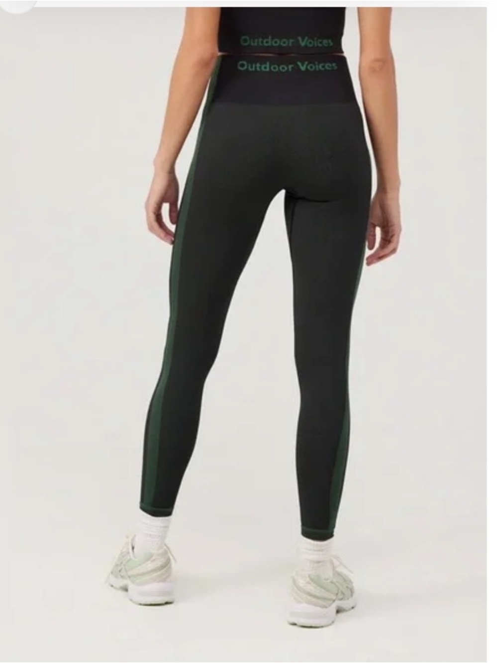 Outdoor Voices Seamless smooth 7/8 Legging in Black and Evergreen